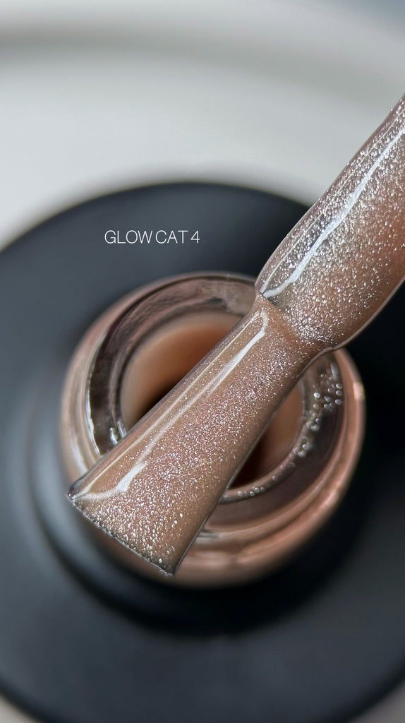 Gel polish Glow Cat №4 9 ml Saga Professional