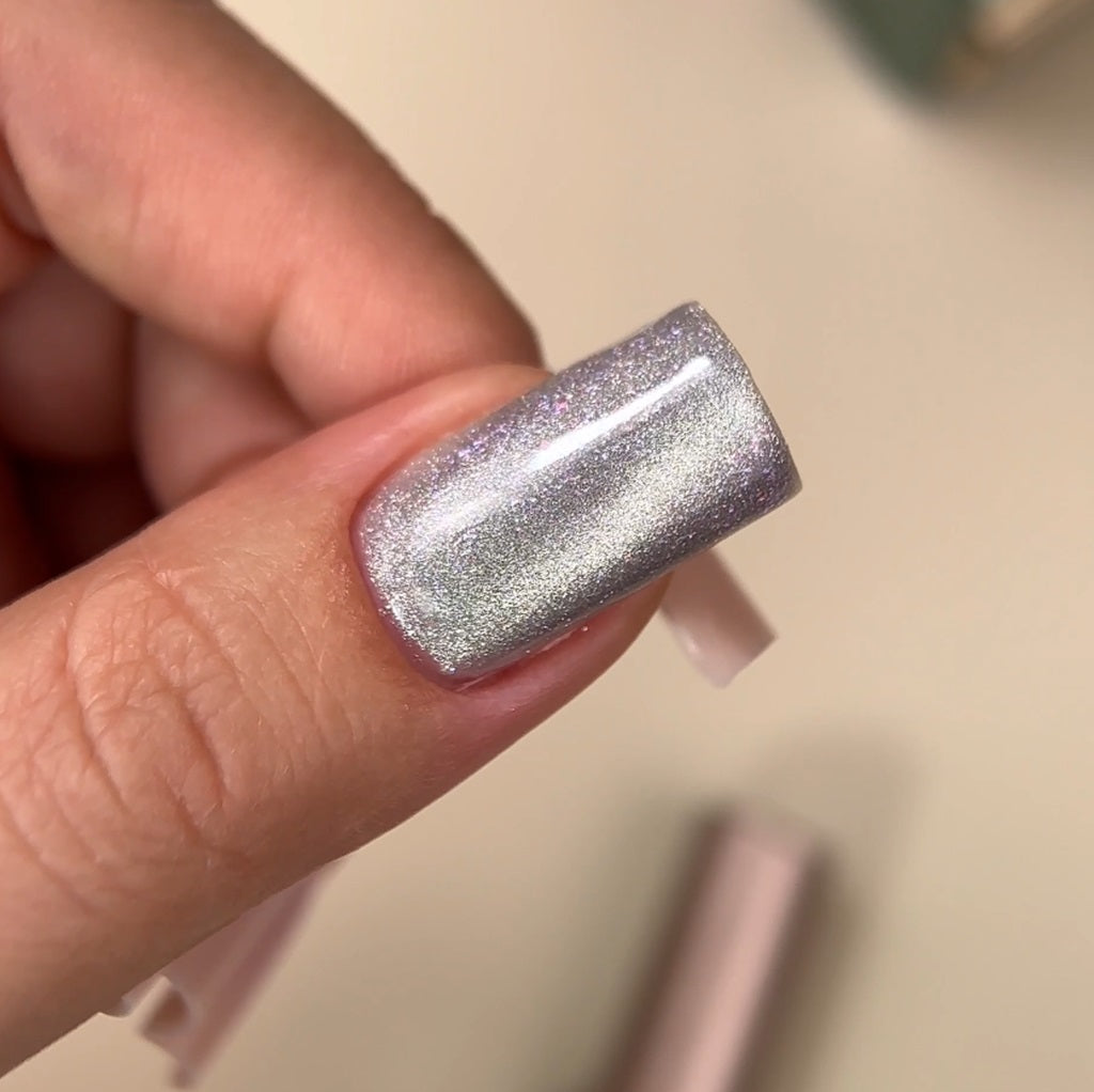 Гель-лак "Cat Eye" Mirage 15 ml HEYLOVE