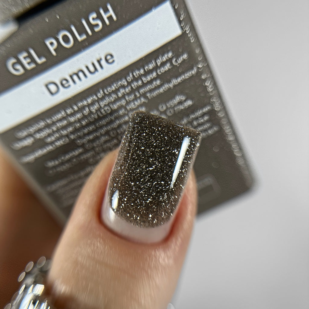 Gel Polish Demure 15 ml HEYLOVE